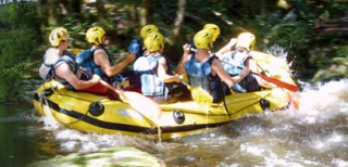  Emoción Rafting